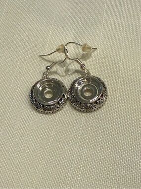 Lotti Dotties | Swirl Interchangeable Magnetic Dangle Earrings - Silver